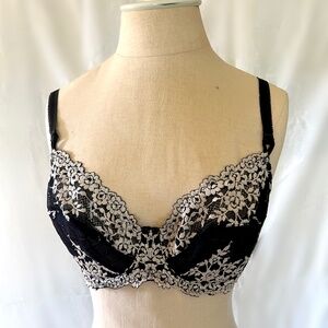 Wacoal Black and Creme Embroidered Underwire Lace Bra 36C